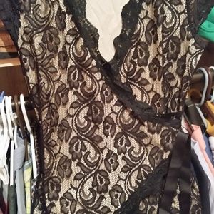 Size L lace black top